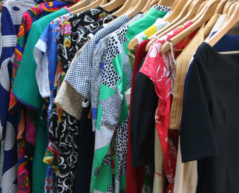ecommerce-CAMPS LA SOURCE-min_dresses_apparel_clothing_clothes_clothes_hangers_wooden_hangers_retail_shop_closet-1149845